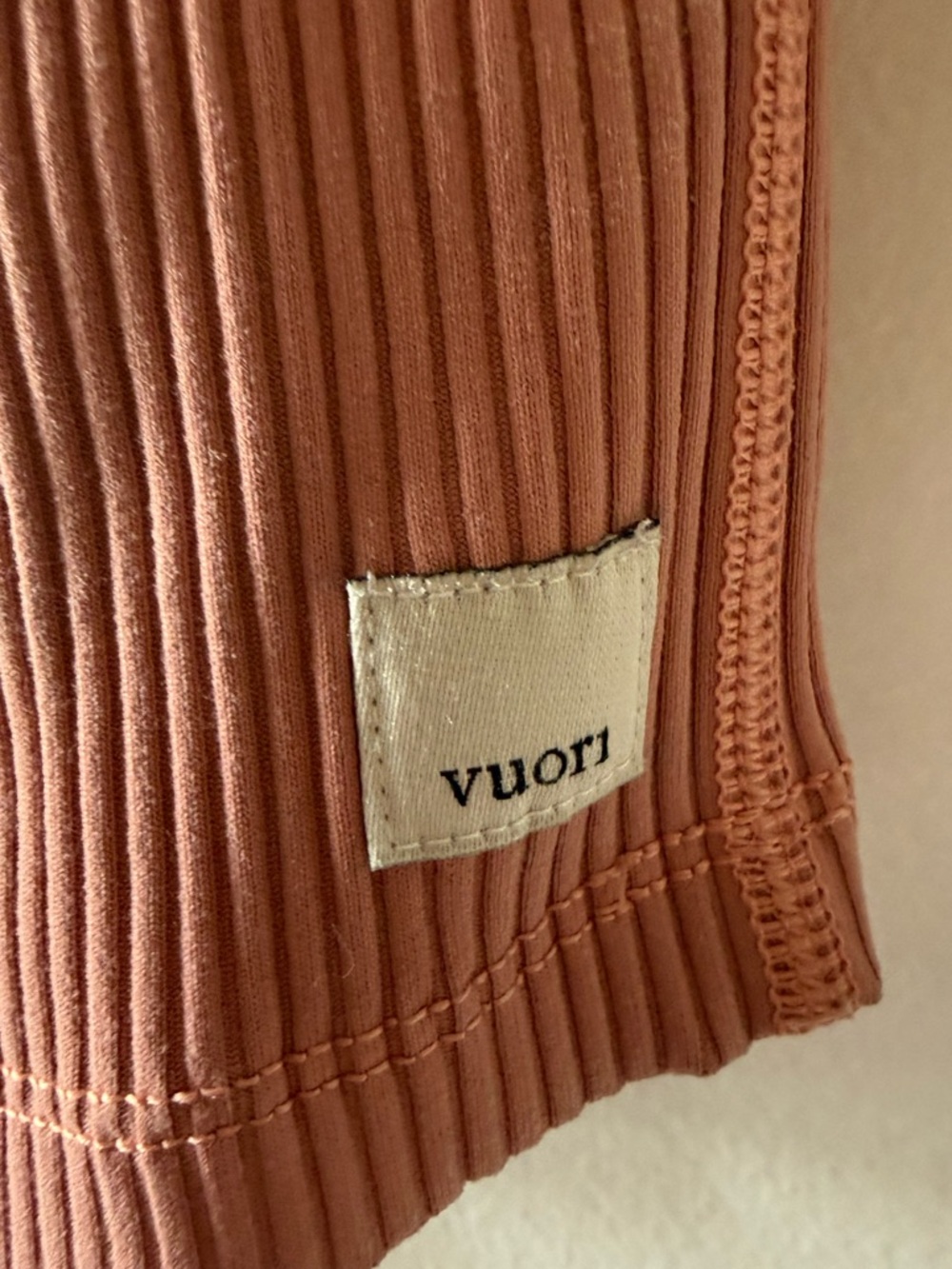 Vuori Rib Crop Tank size Large - Picture 2 of 6